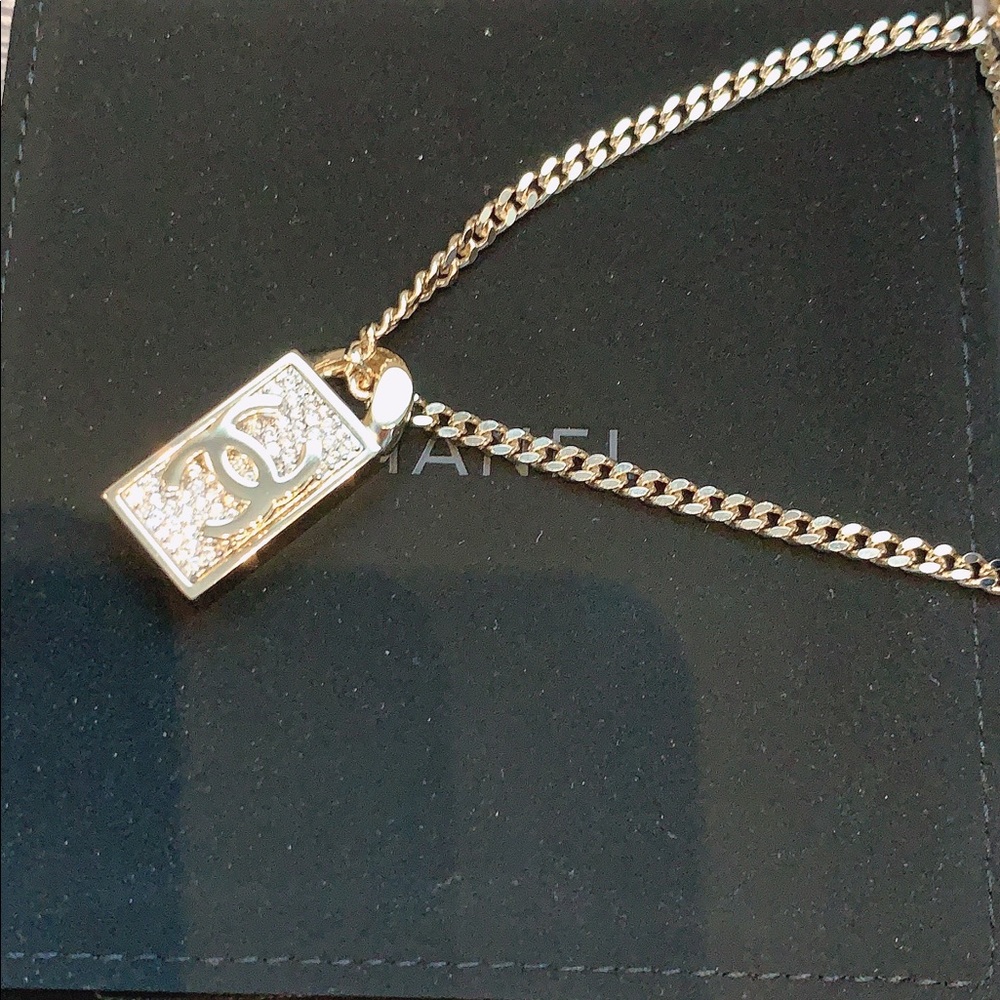 Chanel Gold-Tone Rectangular Cc Logo Pendant Neck… - image 4